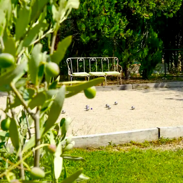 Le terrain de pétanque