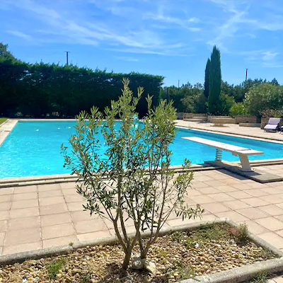 La piscine et son plongeoire